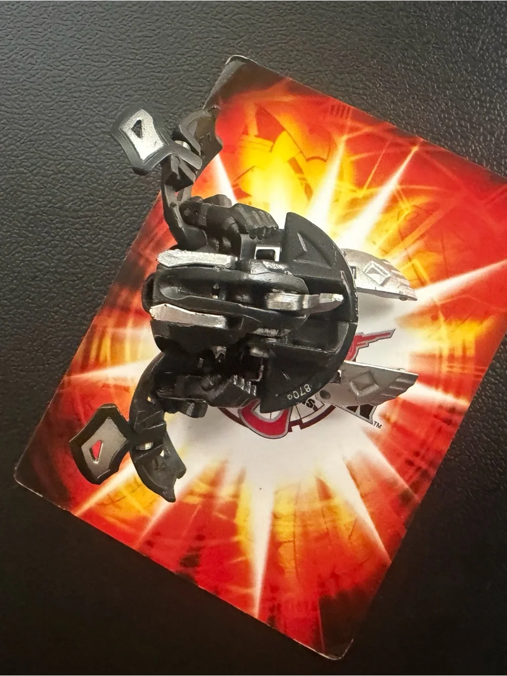 Bakugan Titanium Dragonoid 870G Black Darkus Mechtanium Surge